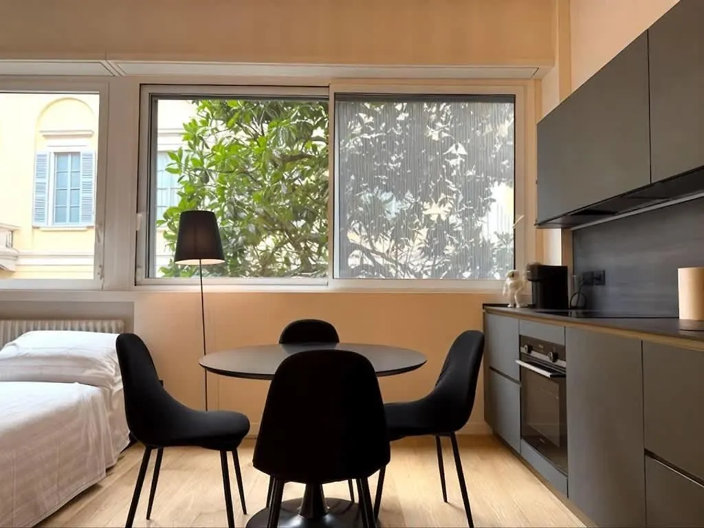 Homeby, Casa Anna Milão 0*,  Itália